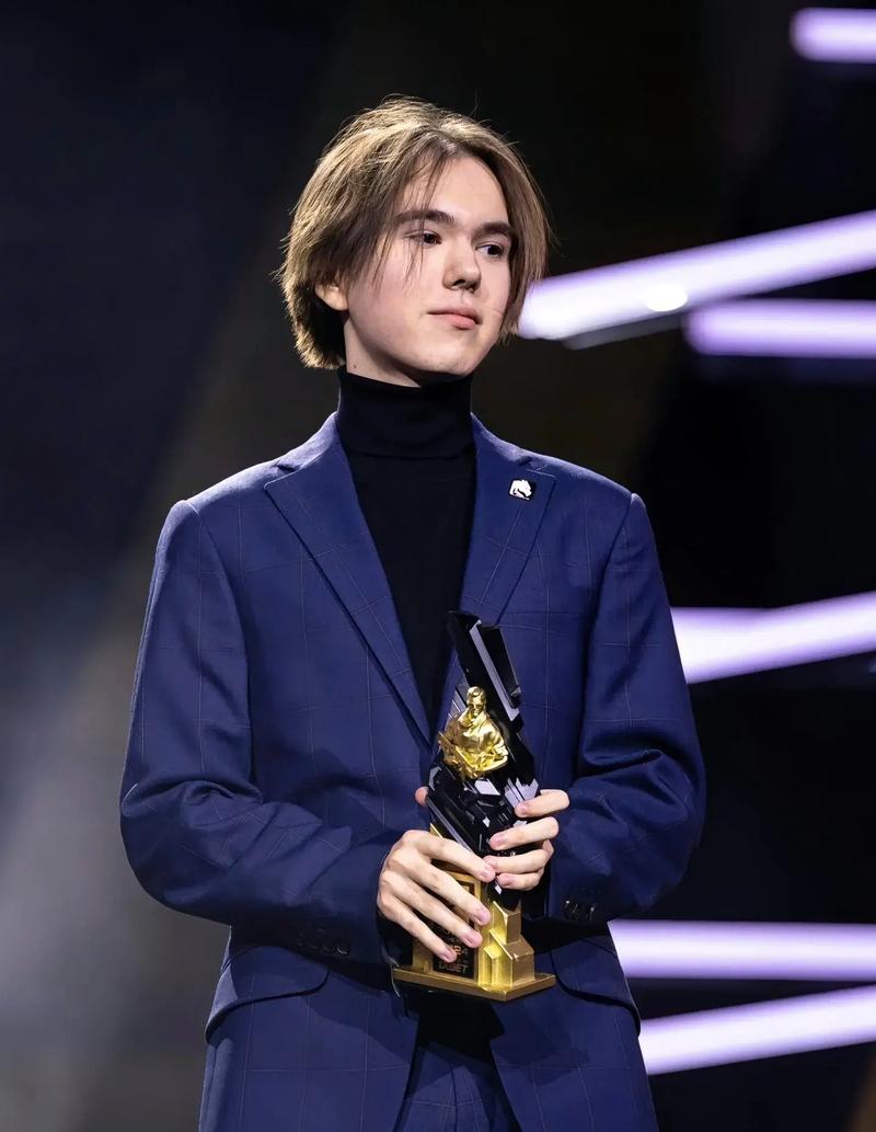 HJELM1 已经离开 GamerLegion Academy ，并在寻找新的项目