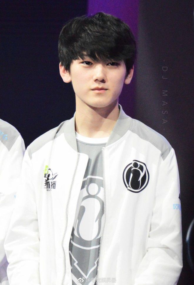 【战报】重庆狼队 3-0 XYG：重庆狼队零封XYG，向鱼金蝉首秀展现强劲实力